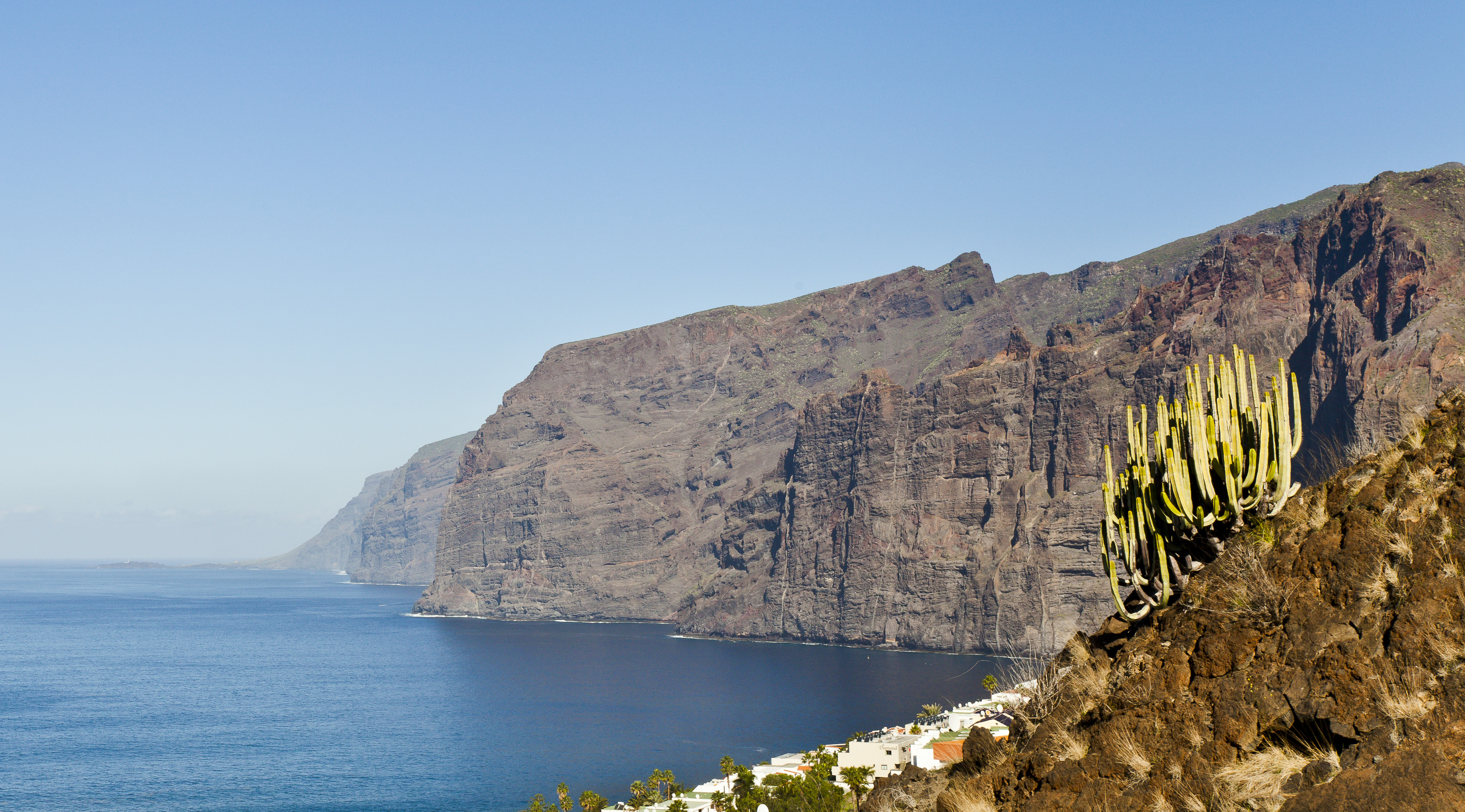 The‌ Surreal ⁢Enchantment of Tenerife: ‍A Tropical Haven for Yogis