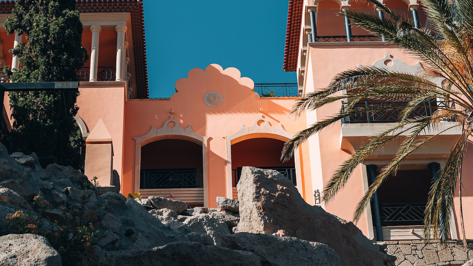 Harnessing the Serene Environment of Tenerife ⁣Island for an Enriching Sound Healing Yoga Training Experience